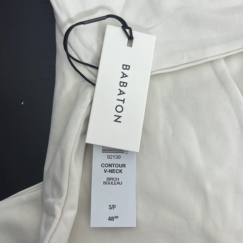 Aritzia Babaton color birch Contour V-Neck Longsleeve 2130 - Picture 2 of 7